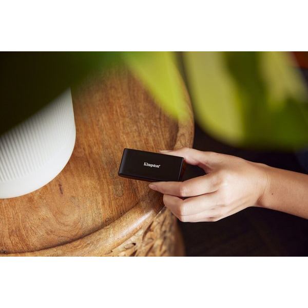 Накопитель внешний SSD Portable USB 2.0ТB Kingston SXS1000 Black (SXS1000/2000G)