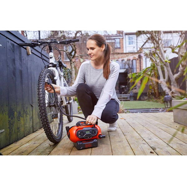 Компресор автомобільний акумуляторний BLACK+DECKER BDCINF18N