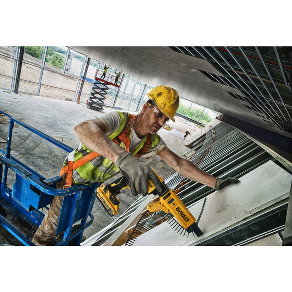 Шуруповерт аккумуляторный бесщеточный DeWALT DCF620N