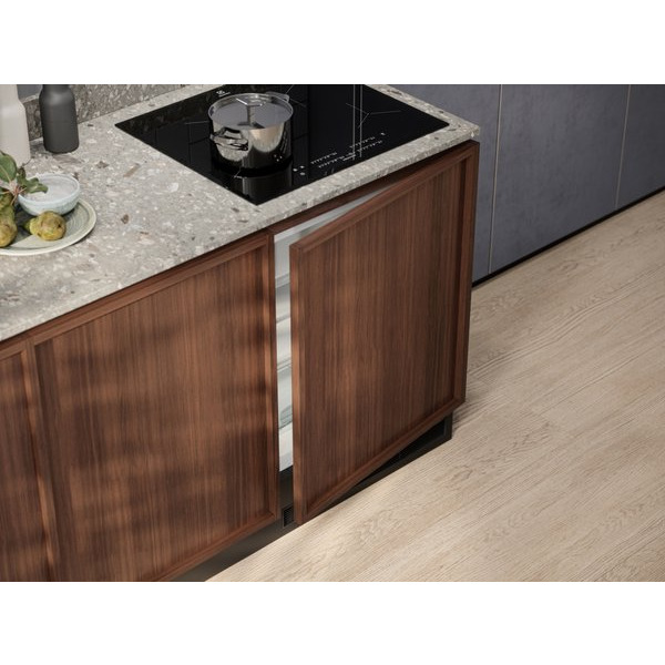 Вбудована морозильна камера Electrolux LYB2AE82S