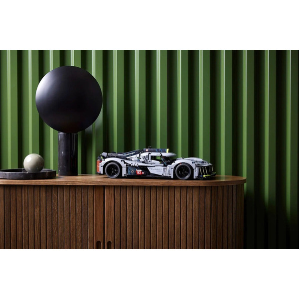 Авто-конструктор LEGO Technic Peugeot 9X8 24H Le Mans Hybrid Hypercar (42156)