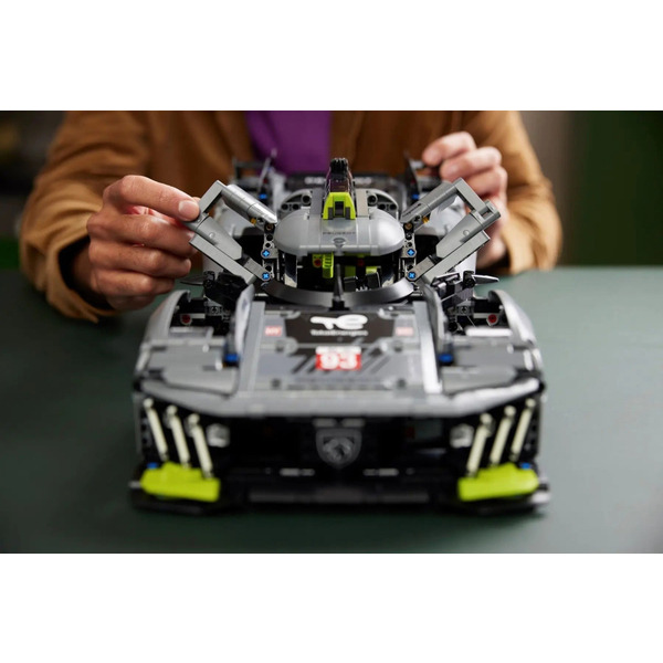 Авто-конструктор LEGO Technic Peugeot 9X8 24H Le Mans Hybrid Hypercar (42156)