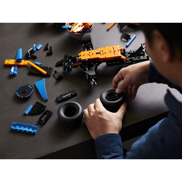 Авто-конструктор LEGO Technic McLaren Formula 1 (42141)