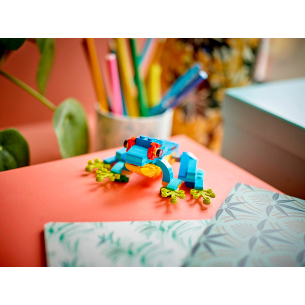 Конструктор LEGO Creator Екзотичний папуга 253 деталі