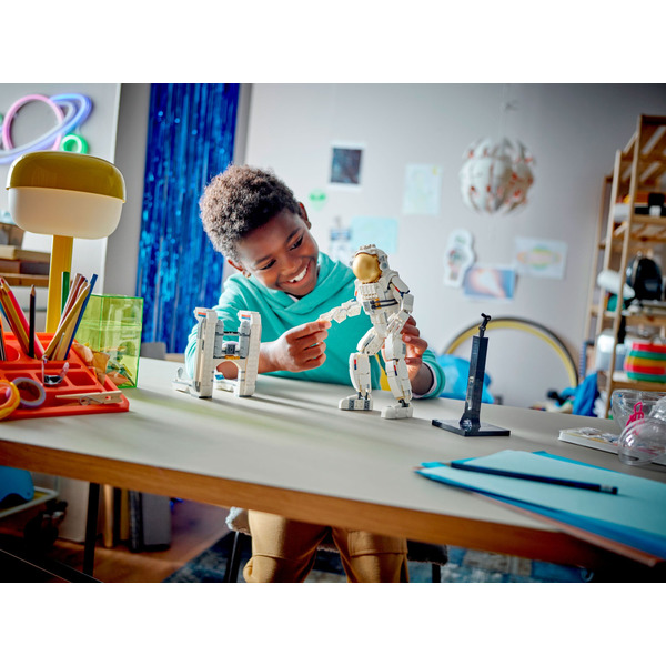 Конструктор LEGO Creator: Космонавт 647 деталей (31152)