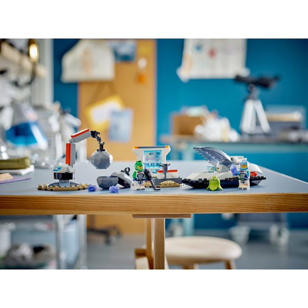 LEGO City: Космічний корабель і дослідження астероїда (126 деталей) - набір 60429