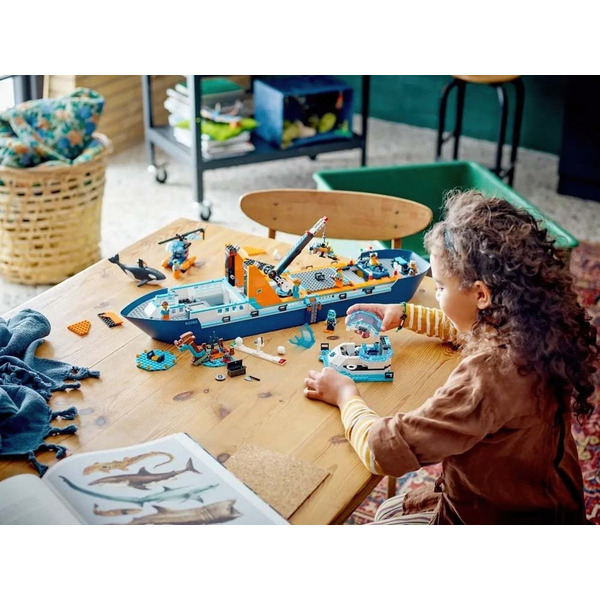 Блоковий конструктор LEGO City Арктичний дослідницький корабель (60368)