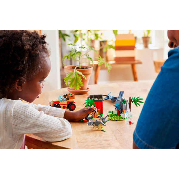 LEGO Jurassic World: Центр порятунку малюків динозаврів