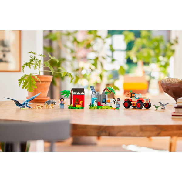 LEGO Jurassic World: Центр порятунку малюків динозаврів