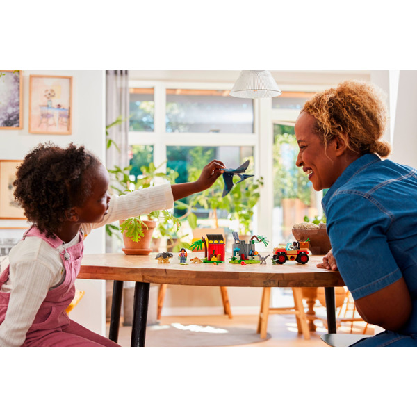 LEGO Jurassic World: Центр порятунку малюків динозаврів