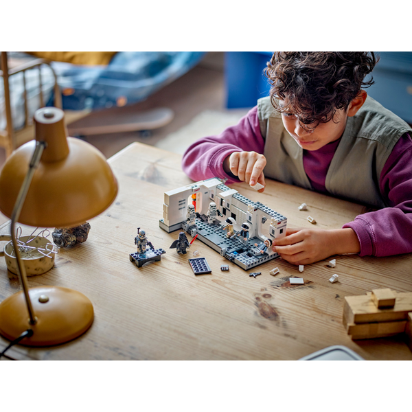 Блоковий конструктор LEGO 75387 Star Wars Посадка на борт Тантів IV
