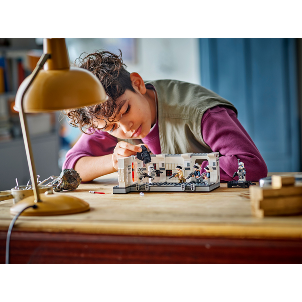 Блоковий конструктор LEGO 75387 Star Wars Посадка на борт Тантів IV