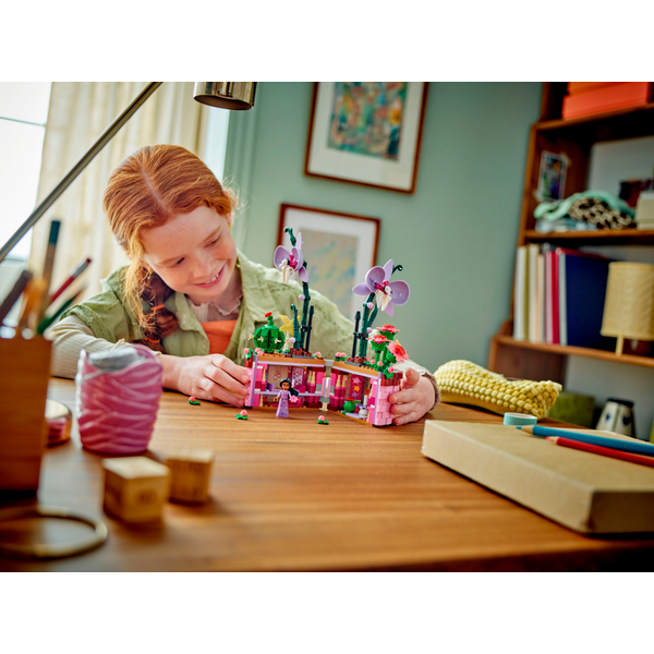 Блоковий конструктор LEGO Disney Квітковий горщик Ізабели (43237)
