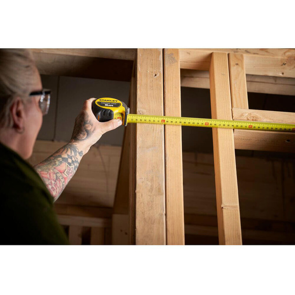 Рулетка измерительная CONTROL-LOCK длиной 8 м, шириной 25 мм, в прорезиненном корпусес, двухсторонней шкалой STANLEY STHT37232-0