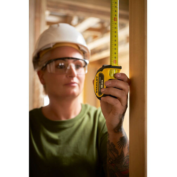 Рулетка измерительная CONTROL-LOCK длиной 8 м, шириной 25 мм, в прорезиненном корпусес, двухсторонней шкалой STANLEY STHT37232-0