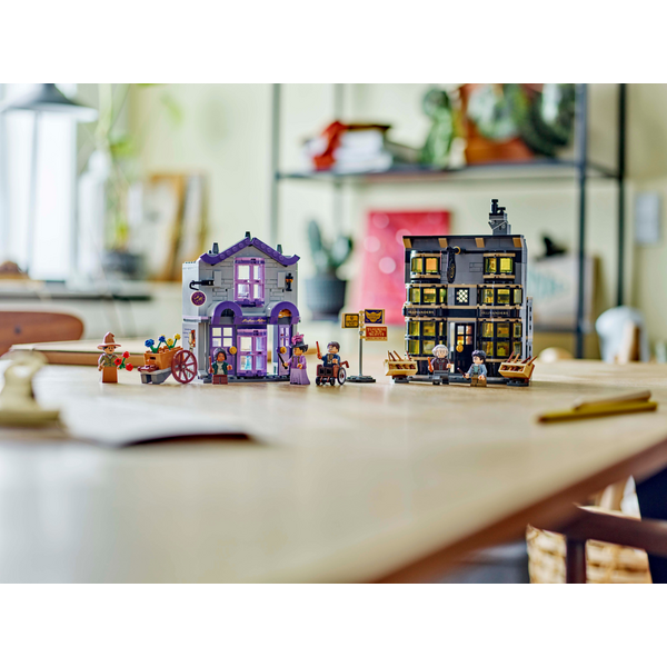 Конструктор LEGO 76439 Harry Potter Магазини Олівандера та мантій від Мадам Малкін