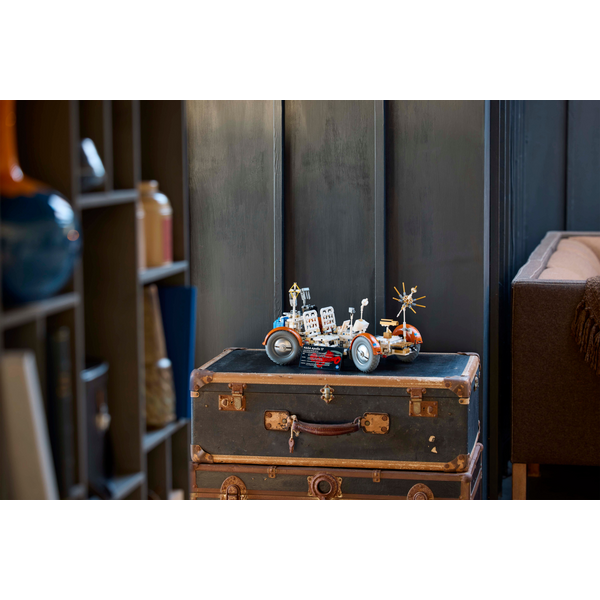 Конструктор LEGO Technic Місячний автомобіль NASA Apollo