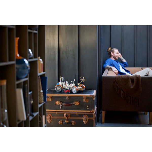 Конструктор LEGO Technic Місячний автомобіль NASA Apollo