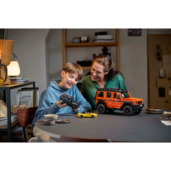 Авто-конструктор LEGO Technic Mercedes-Benz G 500 Professional Line (42177)