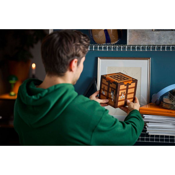 Конструктор LEGO Minecraft Верстак 1195 деталей (21265)