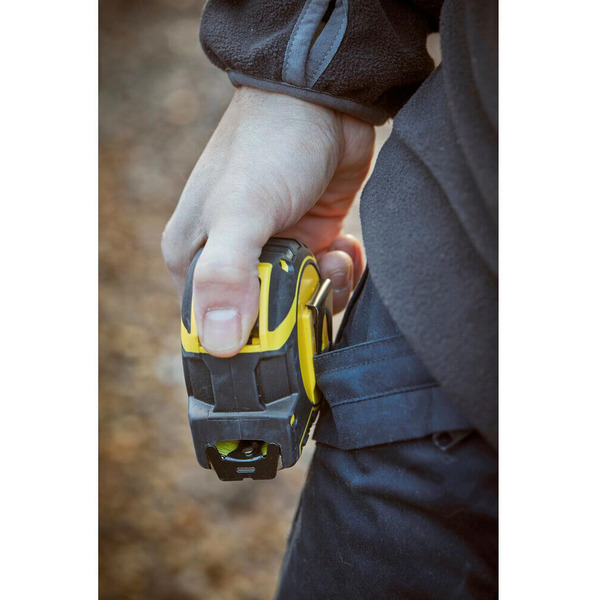 Рулетка вимірювальна FatMax®Autolock довжиною 8 м/26, шириною 25 мм, в обгумованому корпусі, з подвійною шкалою STANLEY FMHT43243-0