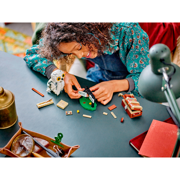 Конструктор LEGO Harry Potter Хедвіга на Тисовій вулиці, 4 337 деталей (76425)