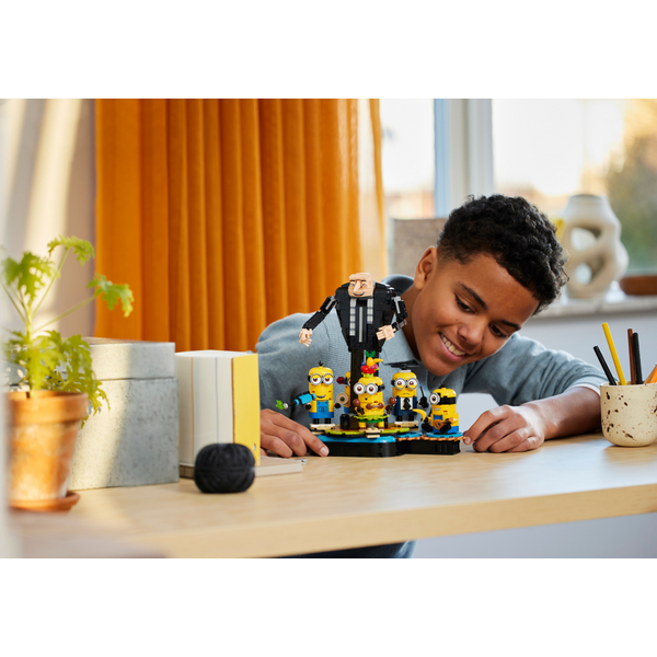 Конструктор LEGO 75582 Ґру й посіпаки з кубиків