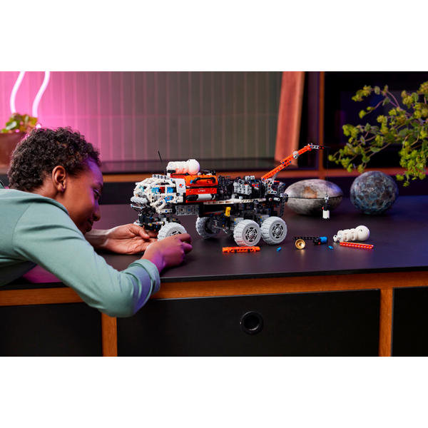 Конструктор LEGO Technic Марсоход команды исследователей