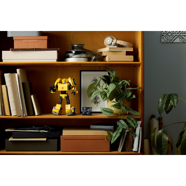 Конструктор LEGO 10338 Icons Трансформери. Бамблбі