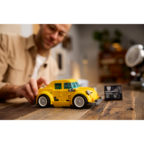 Конструктор LEGO 10338 Icons Трансформери. Бамблбі