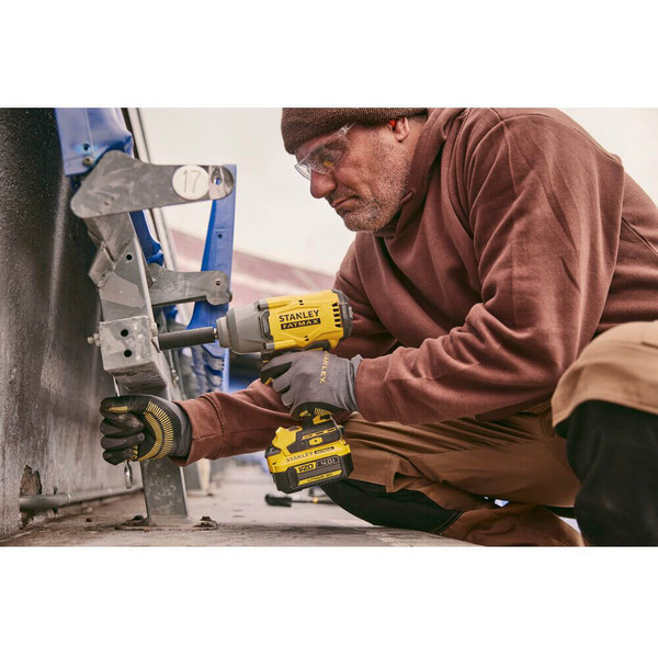 Гайковерт ударний акумуляторний STANLEY FATMAX SFMCF940M1