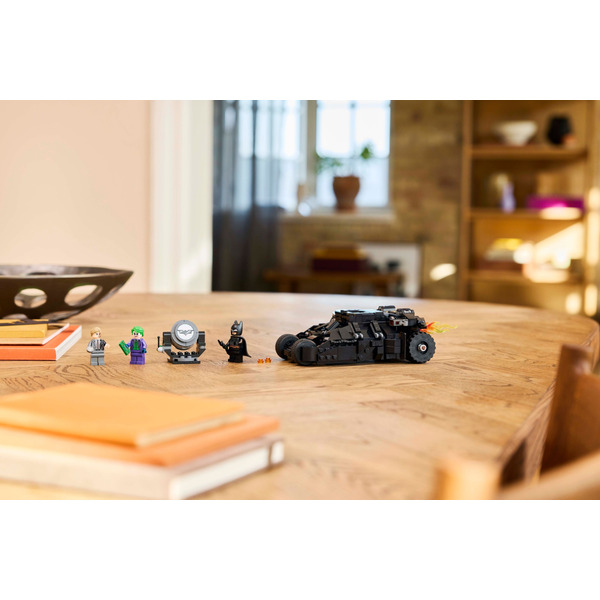 Конструктор LEGO Super Heroes DC Тумблер Бетмена проти Дволикого і Джокера 429 елементів (76303)