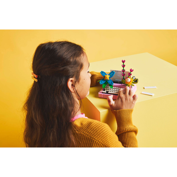 LEGO 31169 Creator: Друкарська машинка з квітами