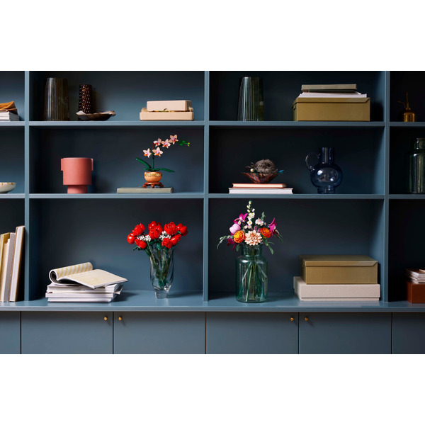 Блоковий конструктор LEGO Botanicals Милий рожевий букет квітів (10342)