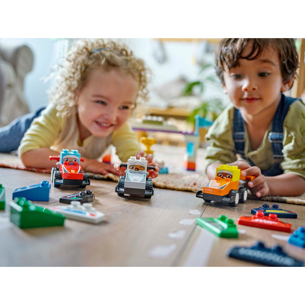 Блоковий конструктор LEGO DUPLO Автомобілі для перегонів і пілоти команд Формули-1 (10445)