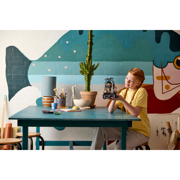 LEGO Wednesday Addams: Фігурка Wednesday Addams з 702 елементів (76780)