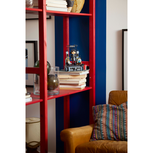 LEGO Wednesday Addams: Фігурка Wednesday Addams з 702 елементів (76780)