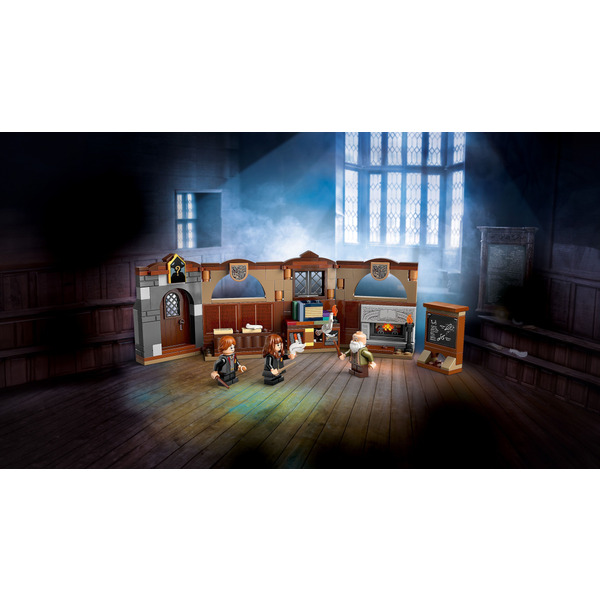 LEGO Speed Champions: Болид F1 Ferrari SF-24 (77242) LEGO Harry Potter: Замок Гогвортс: урок чарів 204 деталі (76442)