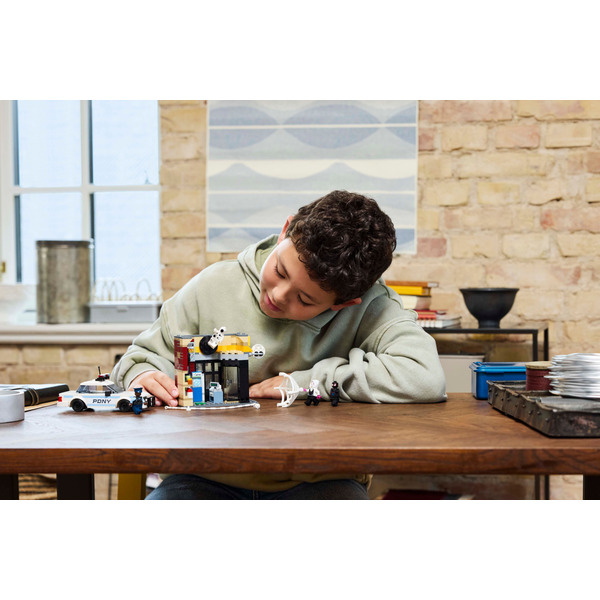 Конструктор детский LEGO Майлз Моралес против Пламеней (76311) - Вселенная-паук