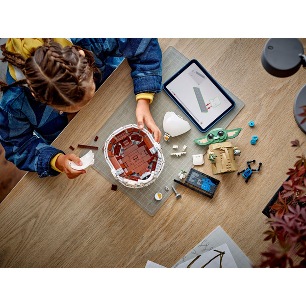 Конструктор LEGO Грогу в воздушной качели (75403)