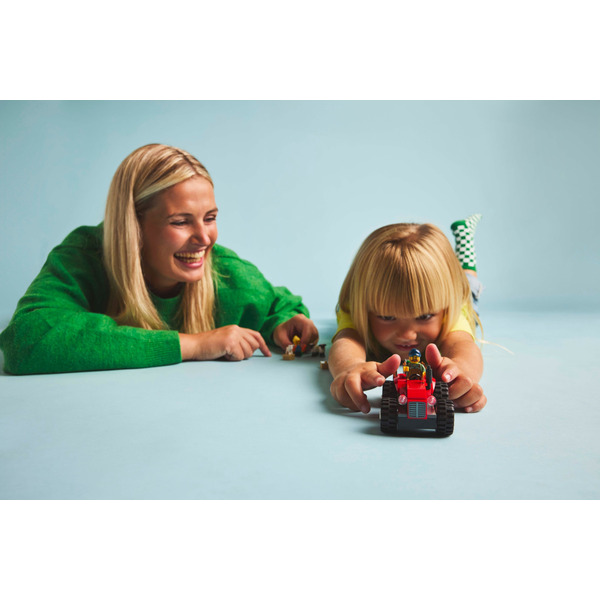 Блочный конструктор LEGO 60461 City Красный фермерский трактор с прицепом и овцами