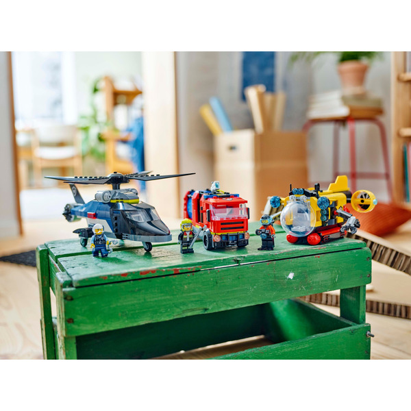 Блоковий конструктор LEGO City Ремікс вертольотів, пожежних машин і підводних човнів 874 деталі (60462)