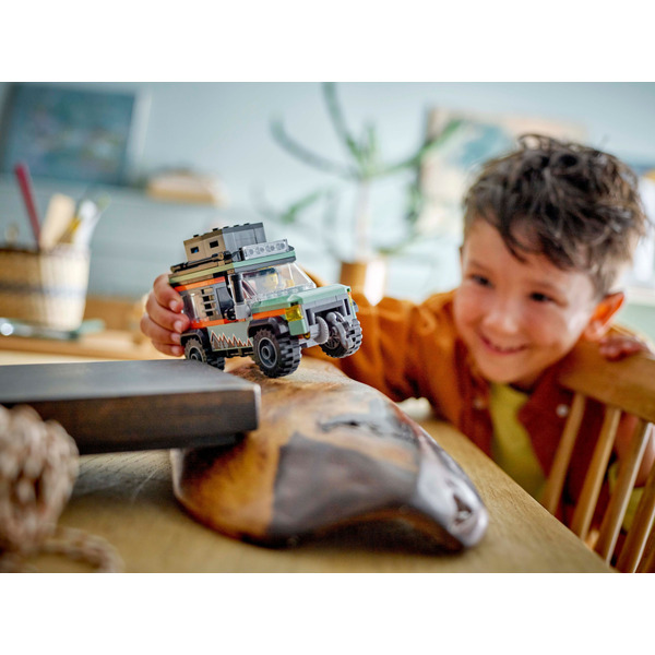 Блоковий конструктор LEGO City Позашляхова гірська вантажівка 4x4 (60447)