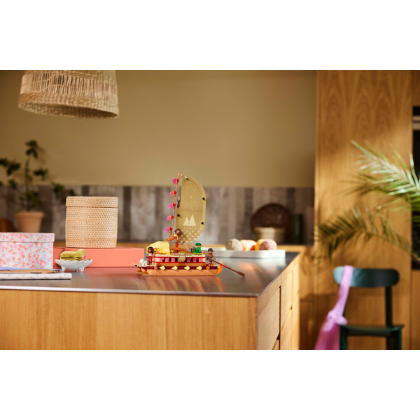 Блоковий конструктор LEGO Disney Пригодницьке каное Ваяни 529 деталей (43270)