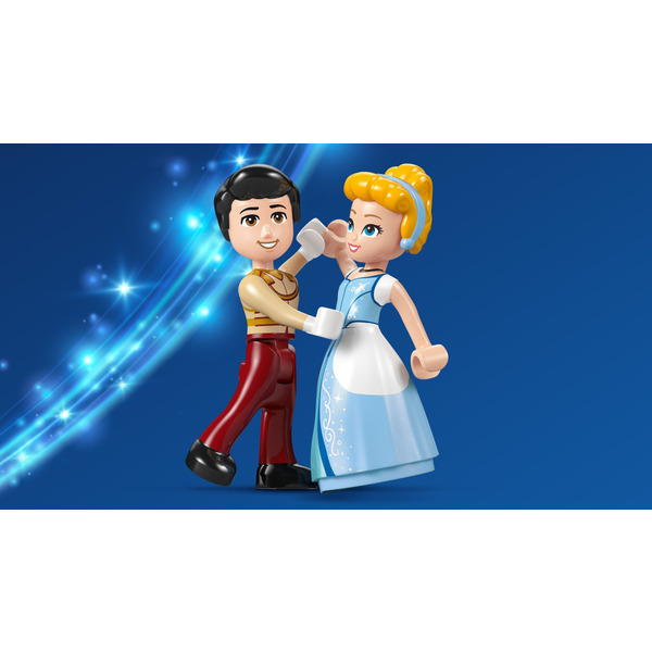 Блоковий конструктор LEGO Disney Princess Замок Попелюшки й карета (43275)
