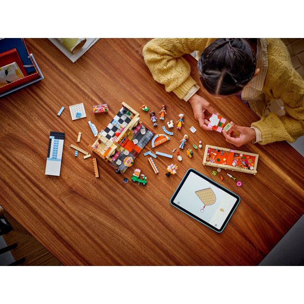 Блоковий конструктор LEGO Friends Ресторан і кулінарна школа (42655)