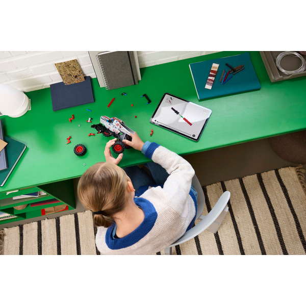 Блоковий конструктор LEGO Technic Monster Jam ThunderROARus з інерційним двигуном (42200)