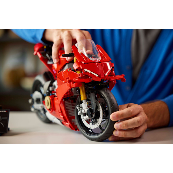 LEGO 42202 Technic Ducati Panigale V4 S – набор конструктора мотоцикла Ducati Panigale V4 S