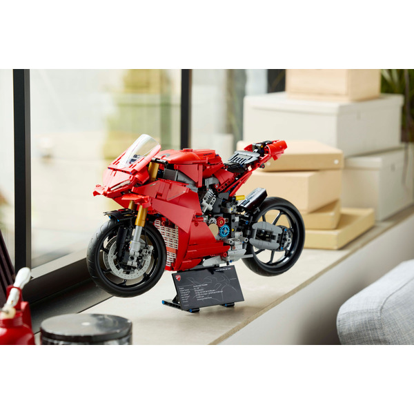 LEGO 42202 Technic Ducati Panigale V4 S – набор конструктора мотоцикла Ducati Panigale V4 S