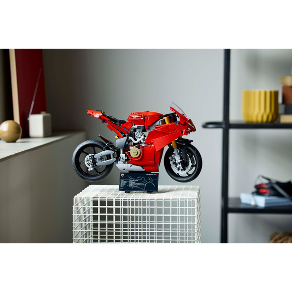 LEGO 42202 Technic Ducati Panigale V4 S – набор конструктора мотоцикла Ducati Panigale V4 S